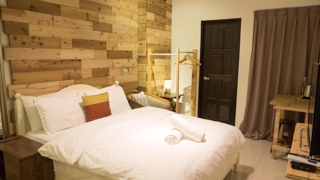 黑琵軼棧湖濱旅宿 K&B Happy Hostel ไถหนาน ภายนอก รูปภาพ