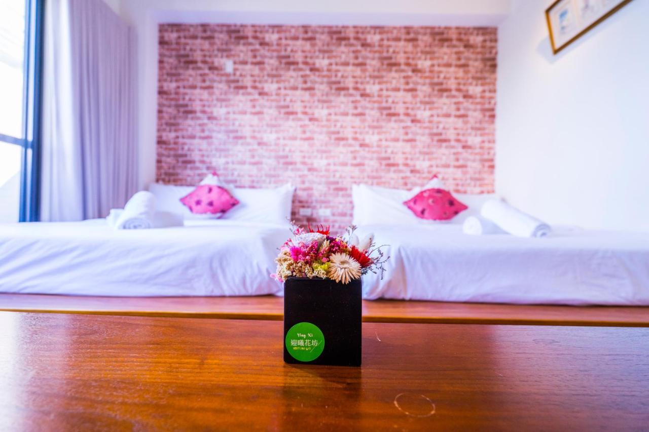 黑琵軼棧湖濱旅宿 K&B Happy Hostel ไถหนาน ภายนอก รูปภาพ
