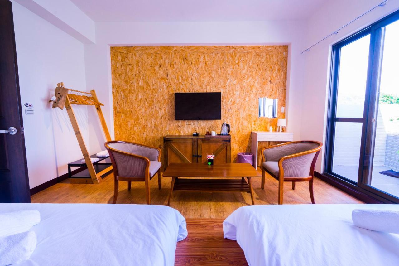 黑琵軼棧湖濱旅宿 K&B Happy Hostel ไถหนาน ภายนอก รูปภาพ