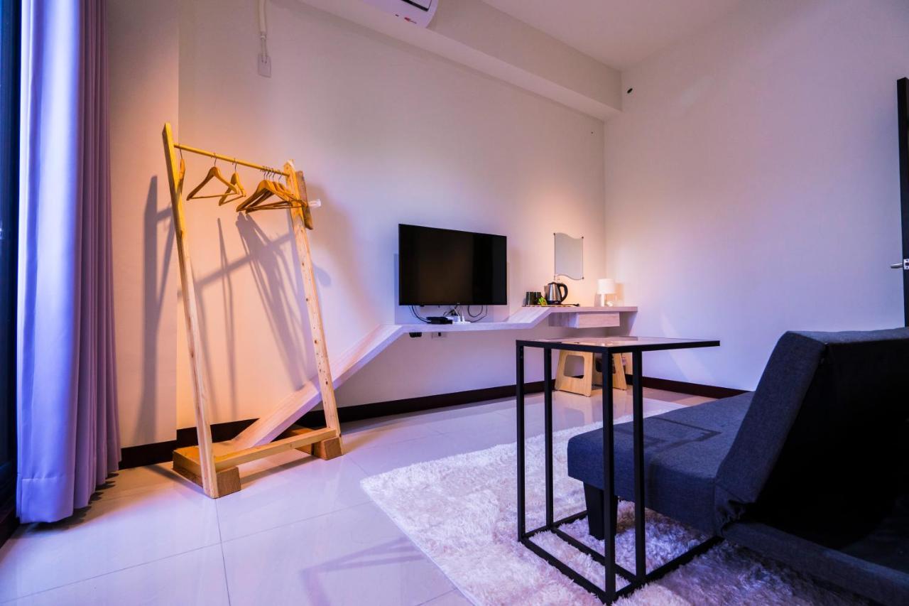 黑琵軼棧湖濱旅宿 K&B Happy Hostel ไถหนาน ภายนอก รูปภาพ