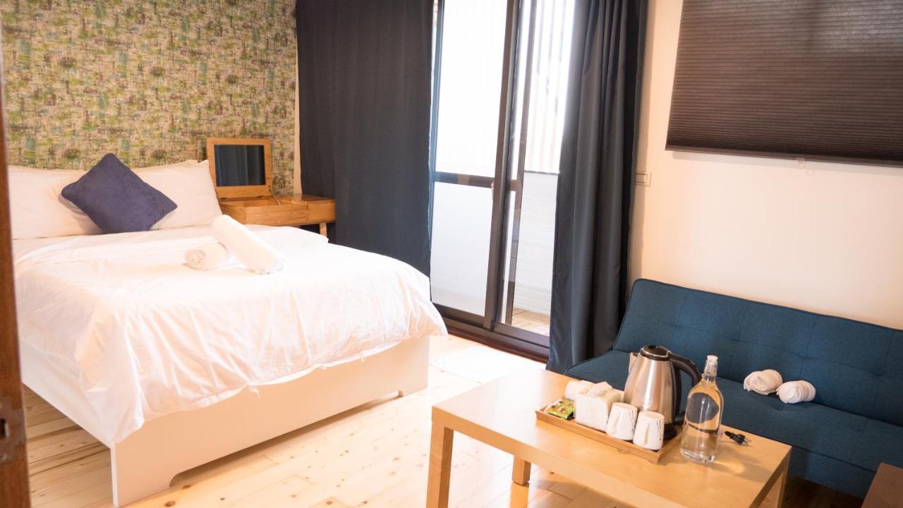 黑琵軼棧湖濱旅宿 K&B Happy Hostel ไถหนาน ภายนอก รูปภาพ