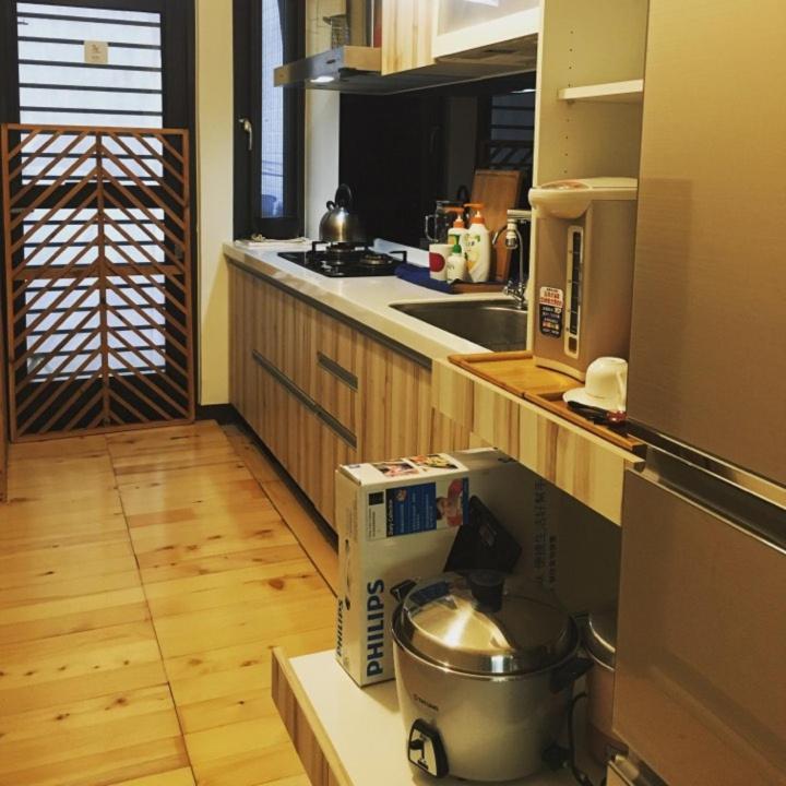 黑琵軼棧湖濱旅宿 K&B Happy Hostel ไถหนาน ภายนอก รูปภาพ
