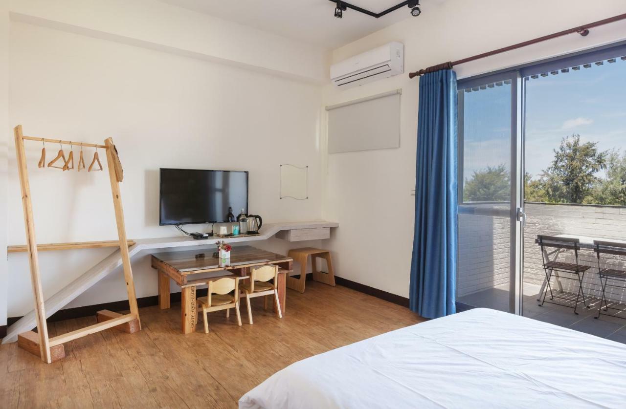 黑琵軼棧湖濱旅宿 K&B Happy Hostel ไถหนาน ภายนอก รูปภาพ