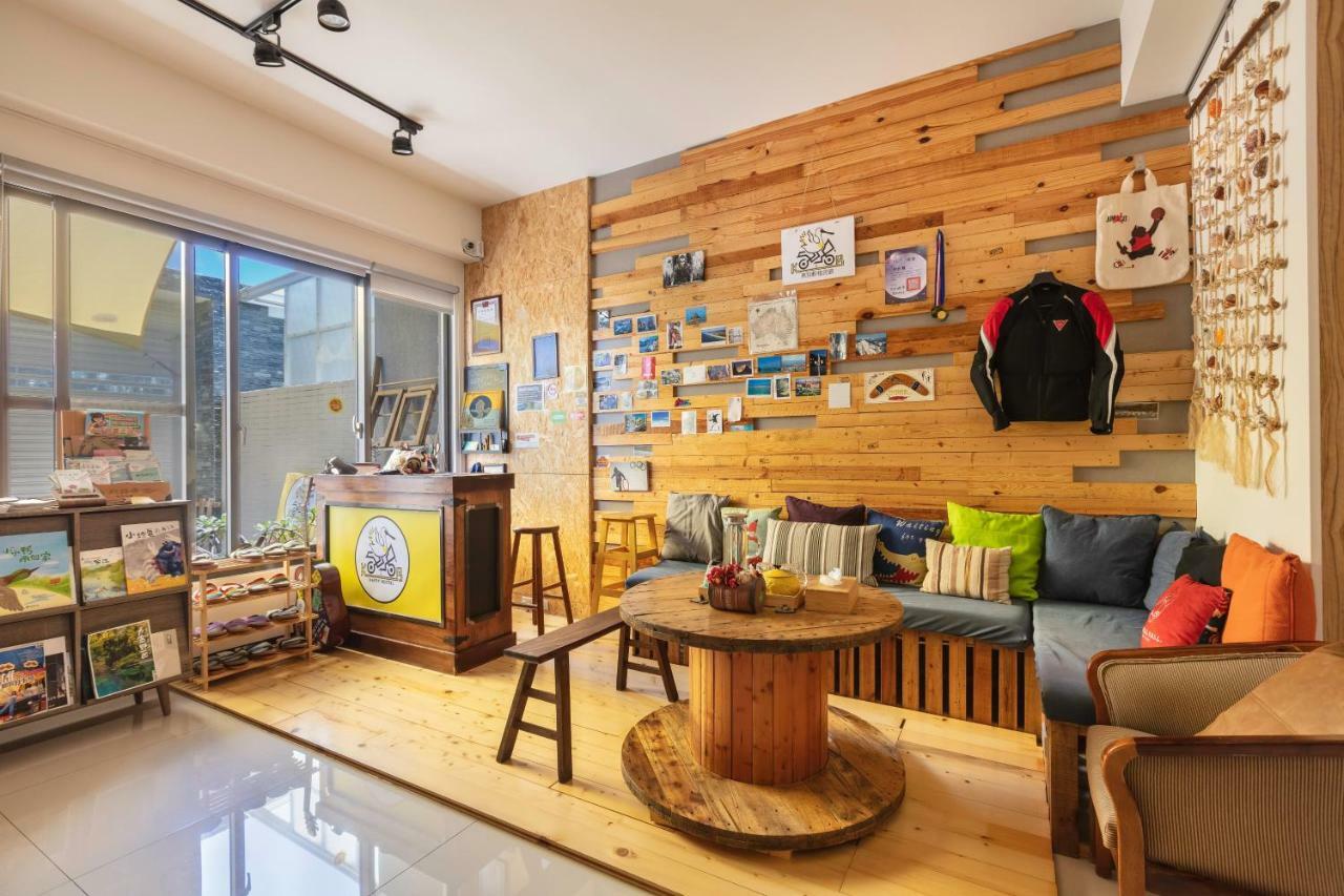 黑琵軼棧湖濱旅宿 K&B Happy Hostel ไถหนาน ภายนอก รูปภาพ