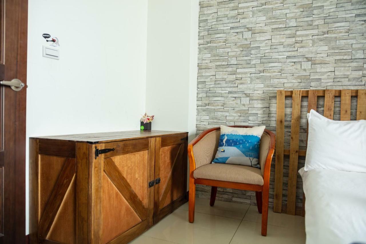 黑琵軼棧湖濱旅宿 K&B Happy Hostel ไถหนาน ภายนอก รูปภาพ