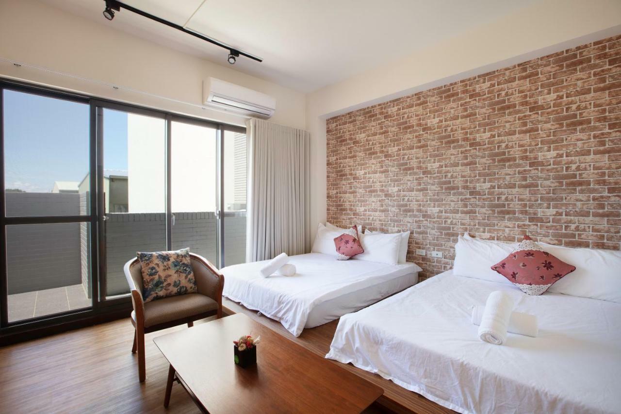 黑琵軼棧湖濱旅宿 K&B Happy Hostel ไถหนาน ภายนอก รูปภาพ