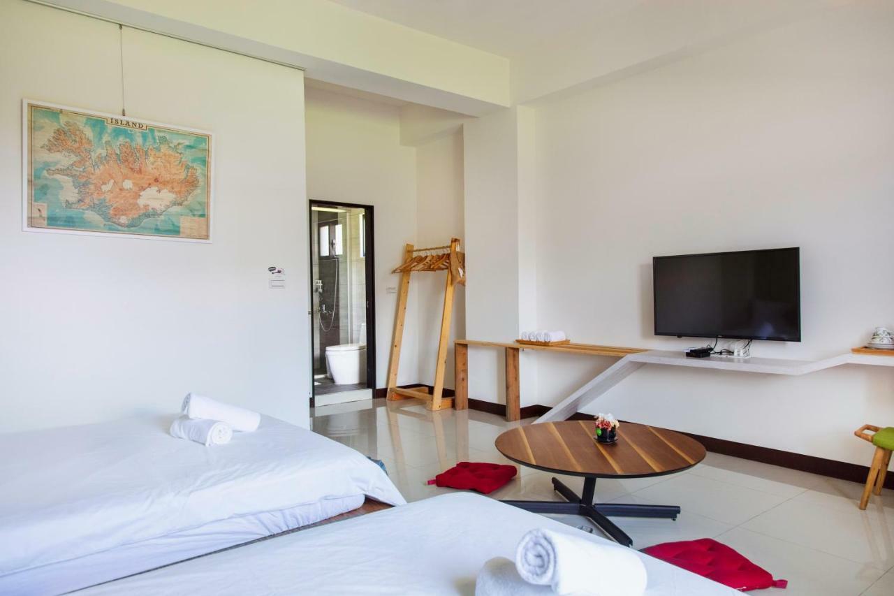 黑琵軼棧湖濱旅宿 K&B Happy Hostel ไถหนาน ภายนอก รูปภาพ